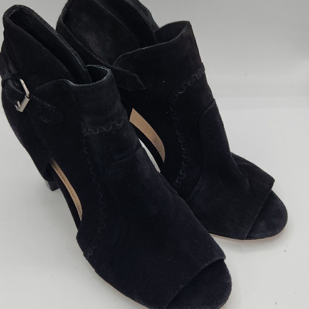 VINCE CAMUTO Conley Black Leather Suede Peep-Toe - Picture 6 of 9